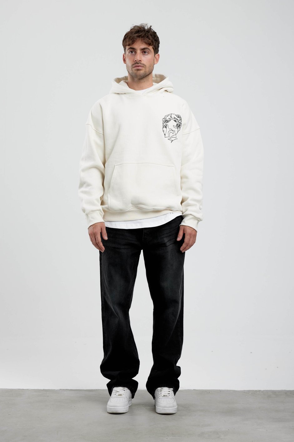 Nakışlı Heykel Baskılı Beyaz Kapüşonlu Sweatshirt