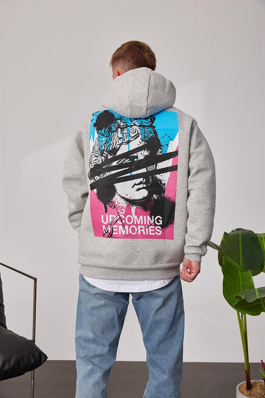 Renkli Heykel Baskılı Gri Kapüşonlu Sweatshirt