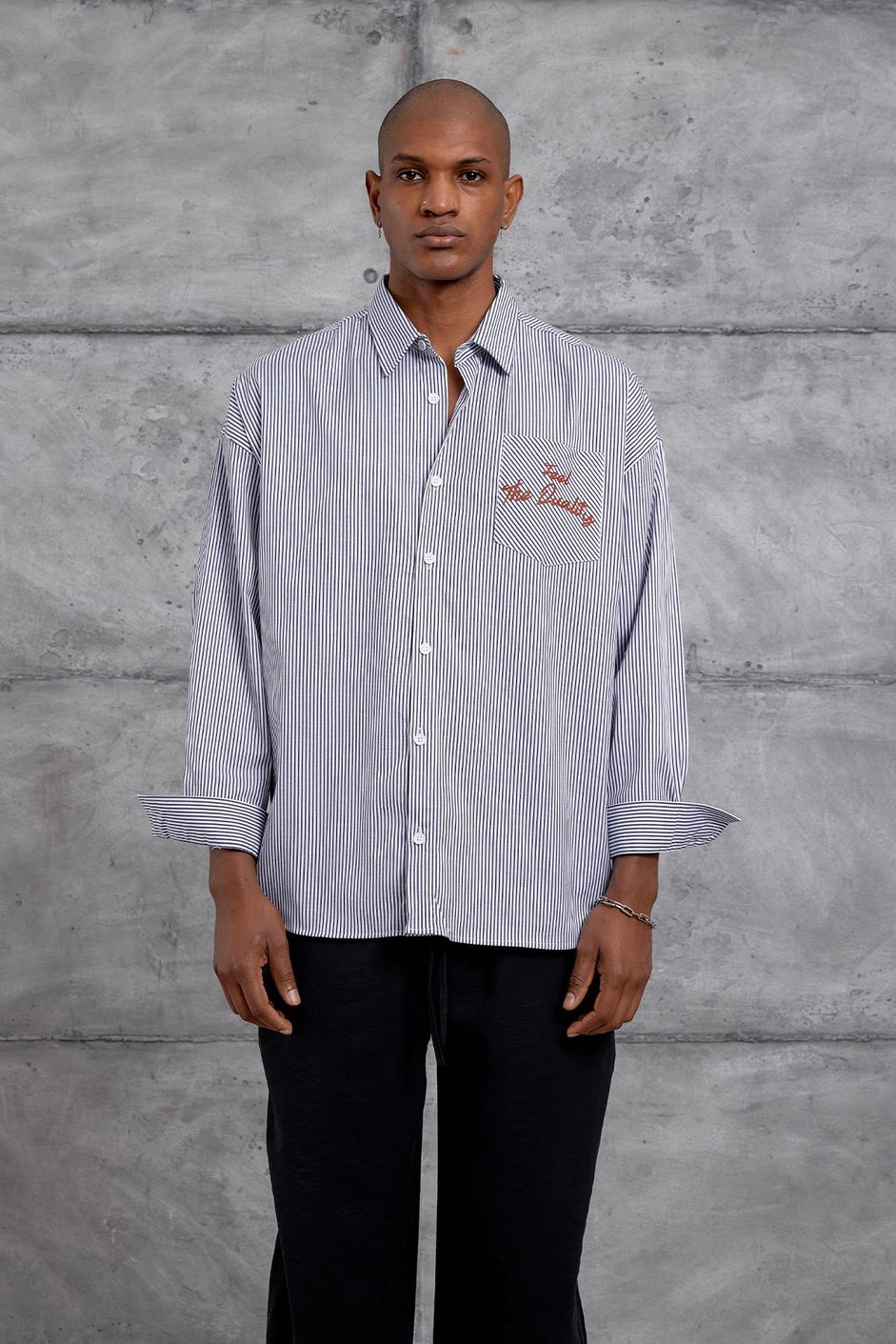 Siyah CIZGI ARKA BASKI OVERSIZE GOMLEK