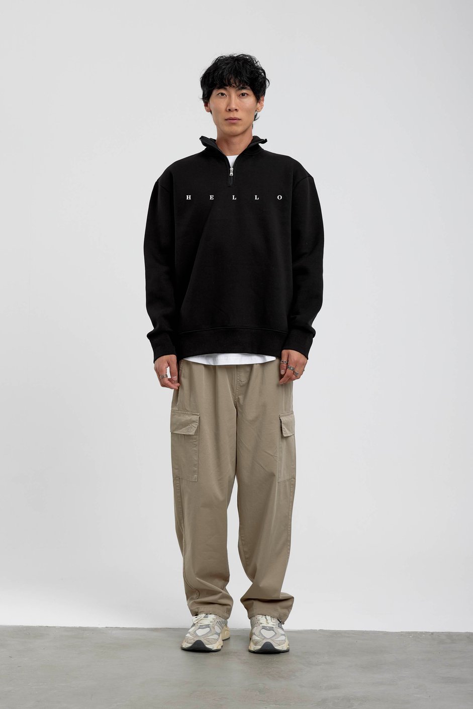 Siyah Hello Yazılı Yarım Fermuarlı Sweatshirt