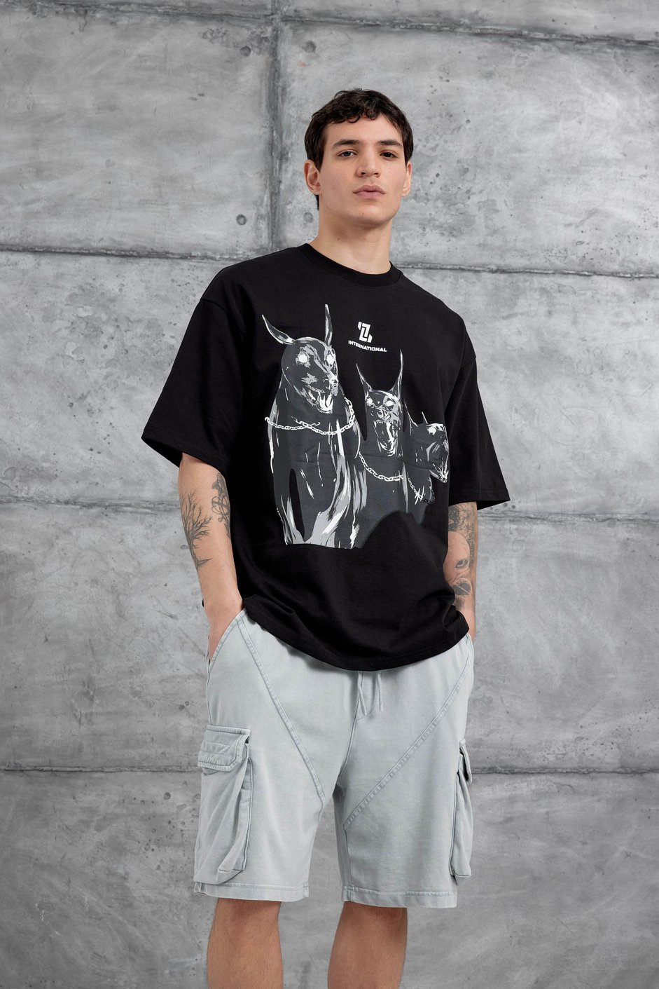 Siyah İnternational Yazılı Resimli Oversize Tshirt