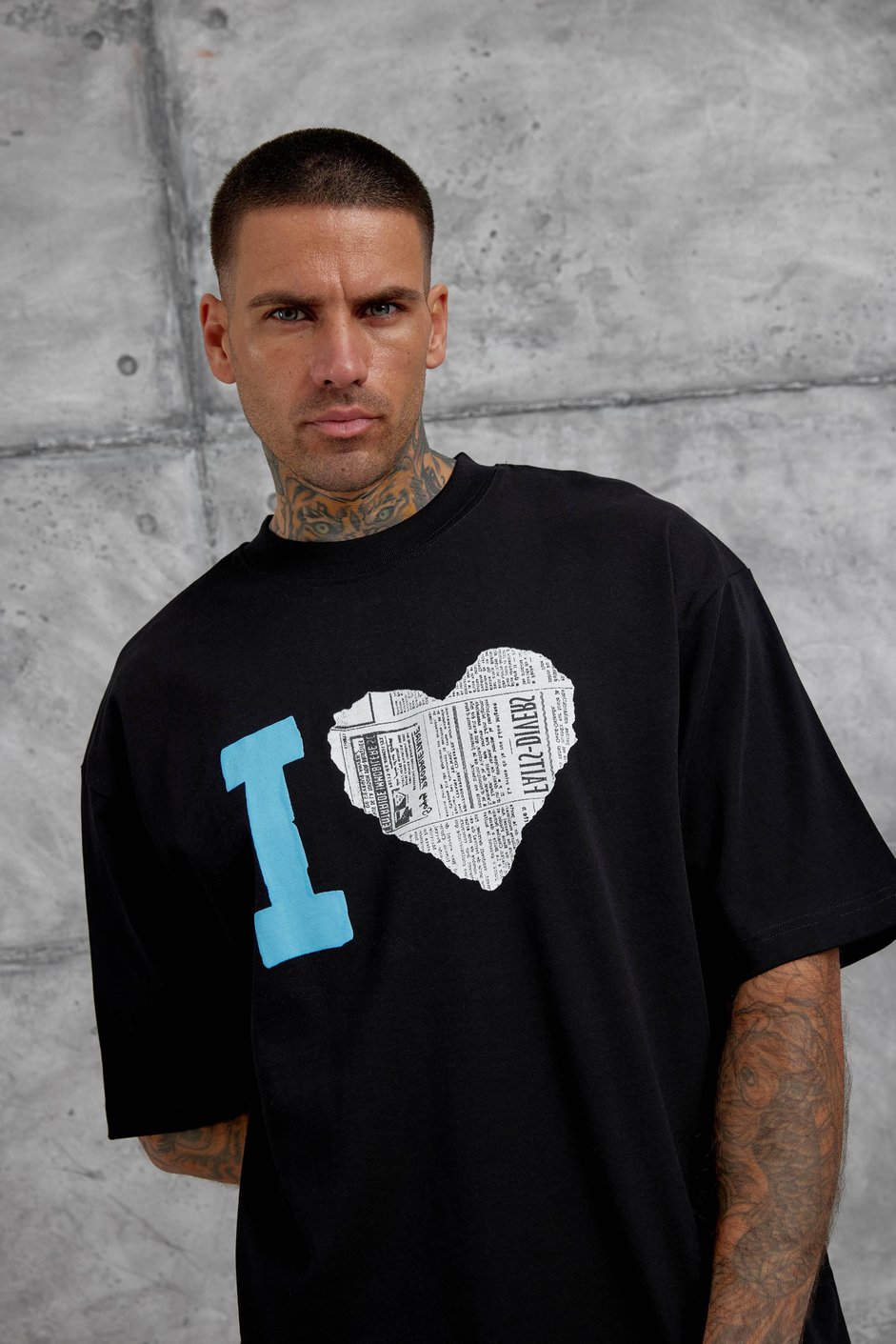 Siyah Kalp Küpür Baskılı Oversize Tshirt