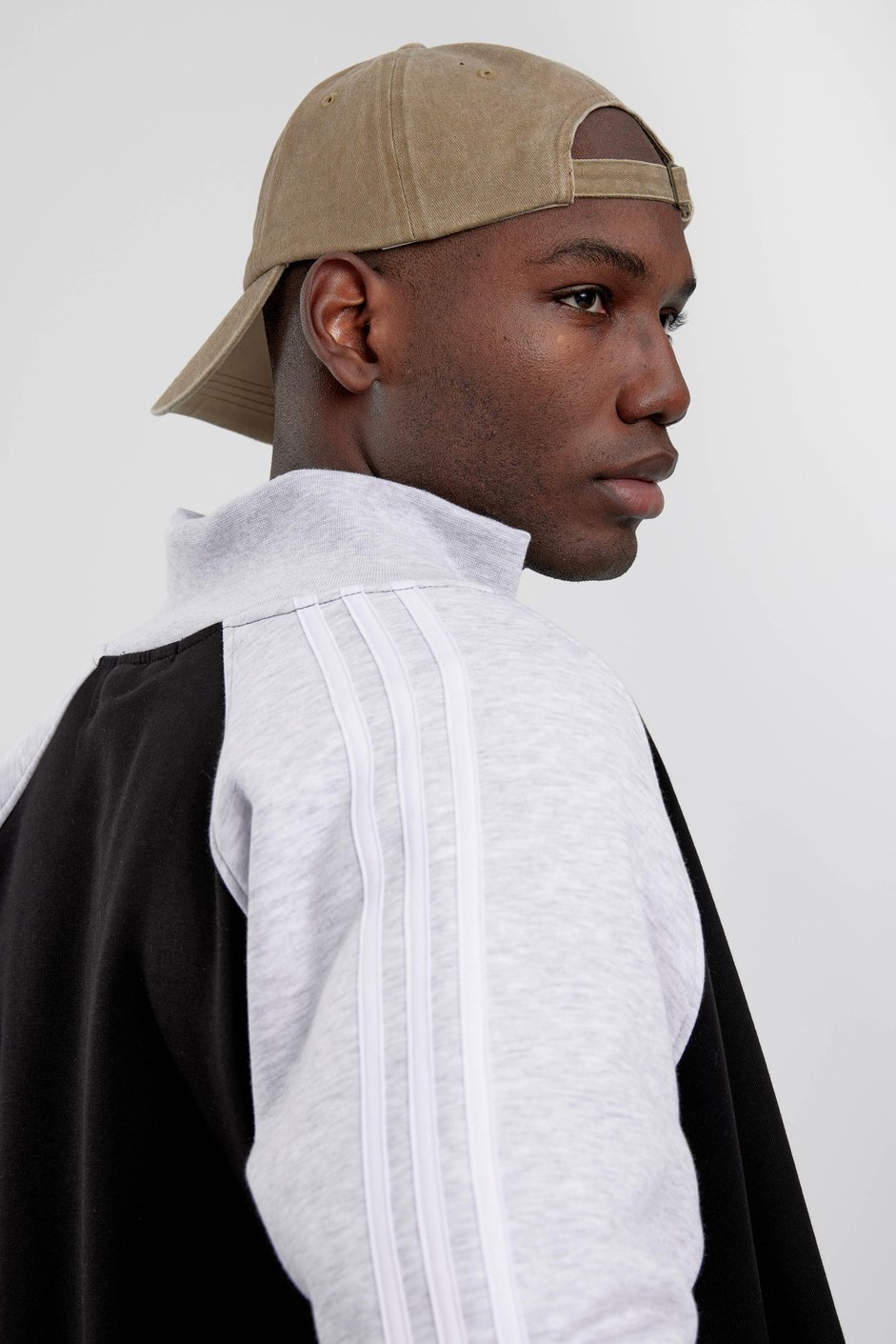 Siyah Kolu 3 Çizgili Fermuarlı Sweatshirt