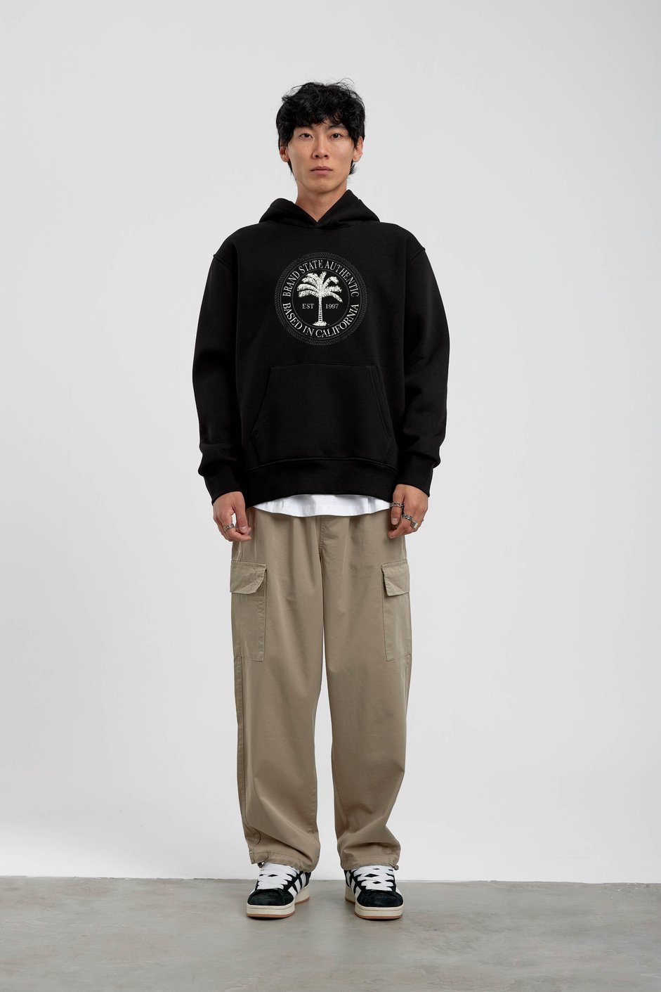 Siyah Yazılı Palmiye Baskılı Kapüşonlu Sweatshirt