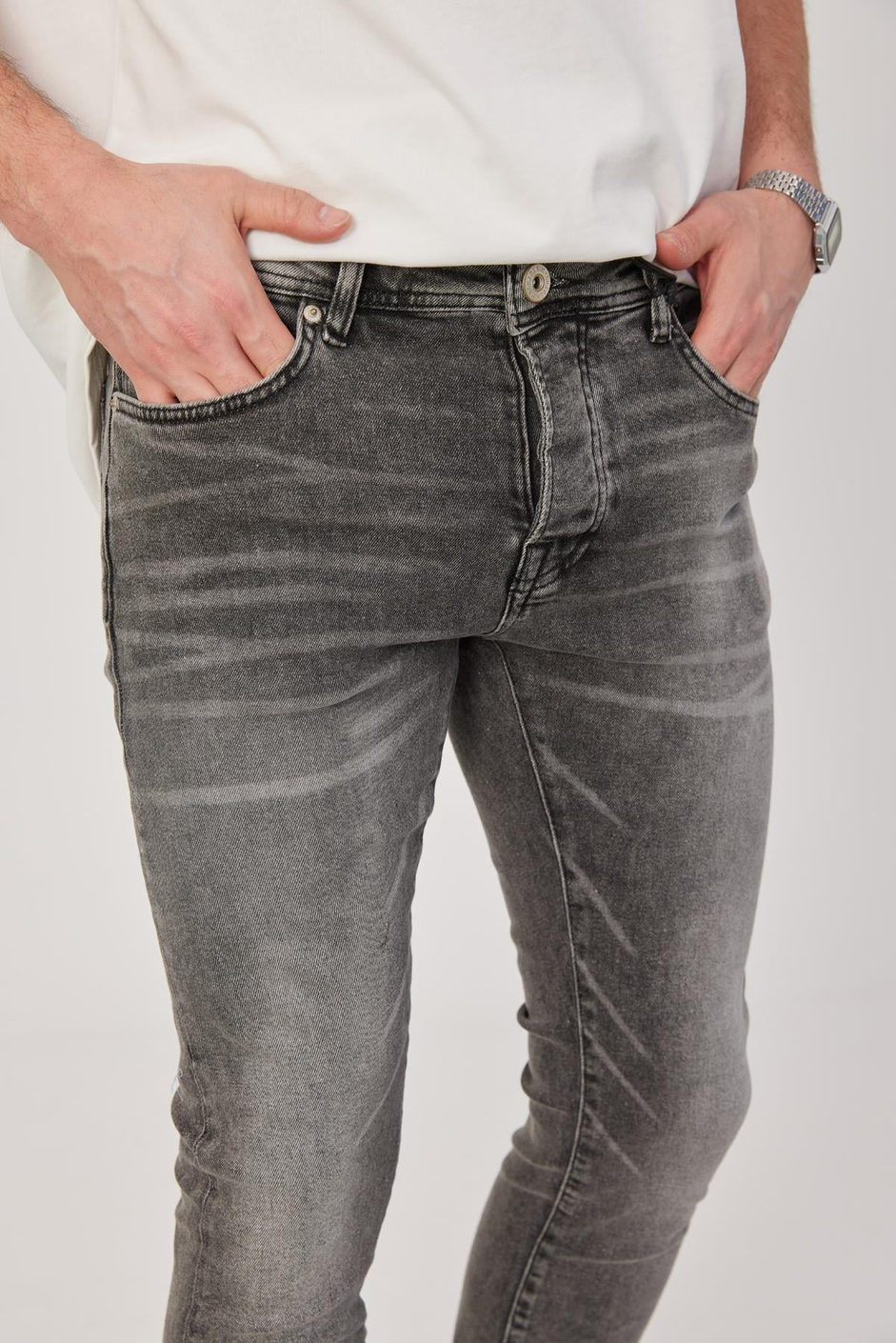 15590 Slim Kesim Taşlamalı Gri Jean