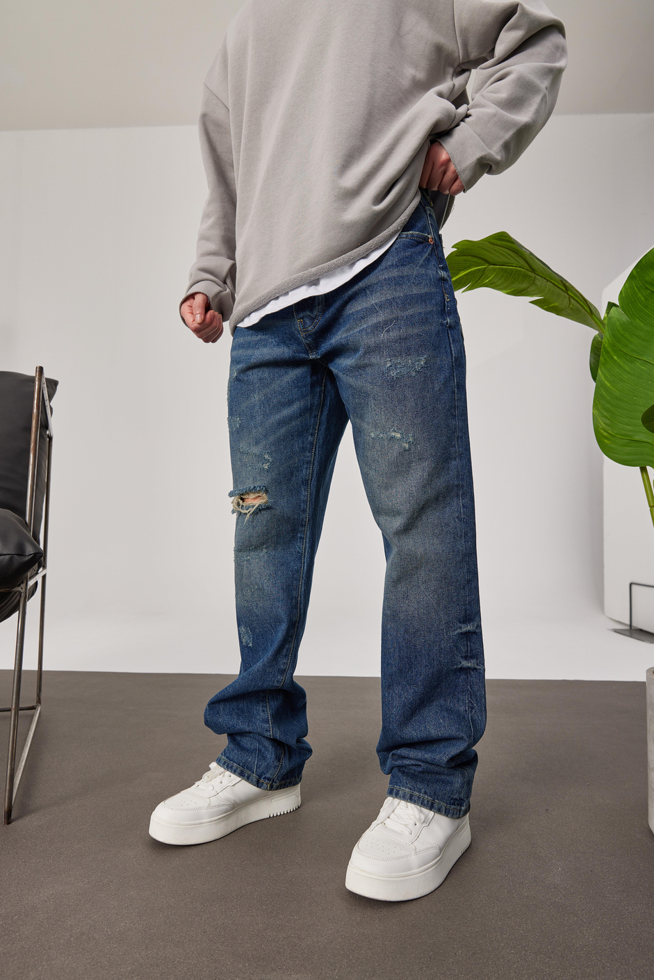 15813 Yırtık Detaylı Jean