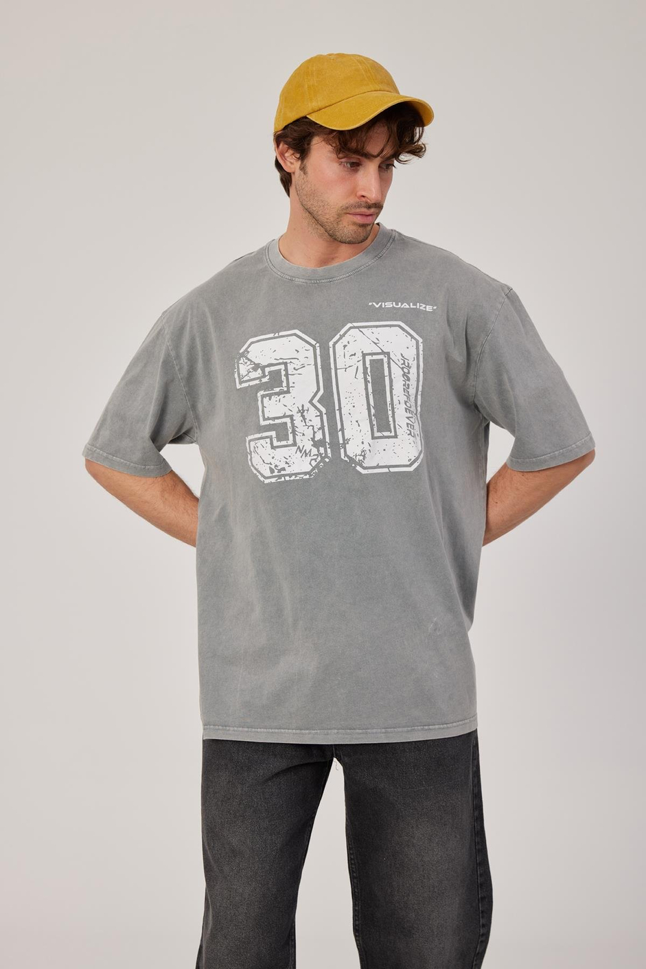 30 Rakam Baskılı Yıkamalı Gri Tshirt