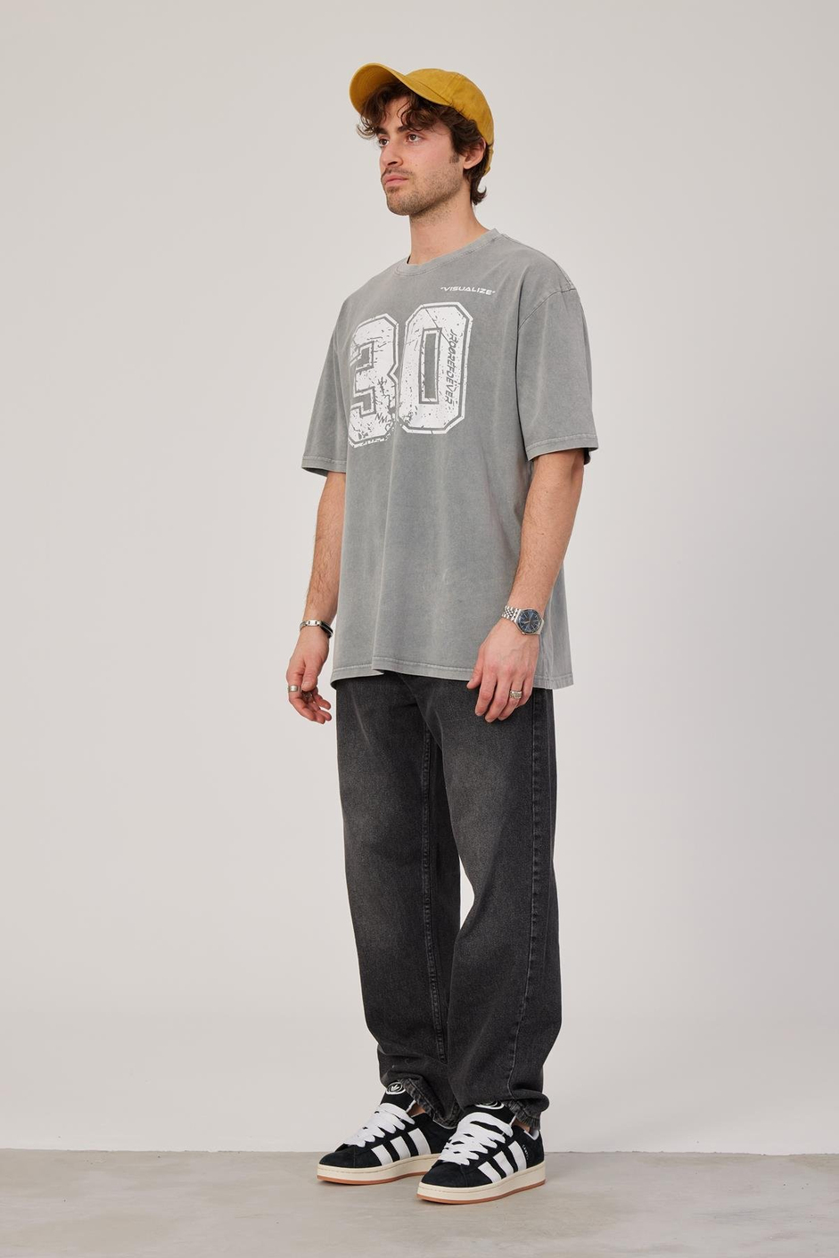 30 Rakam Baskılı Yıkamalı Gri Tshirt