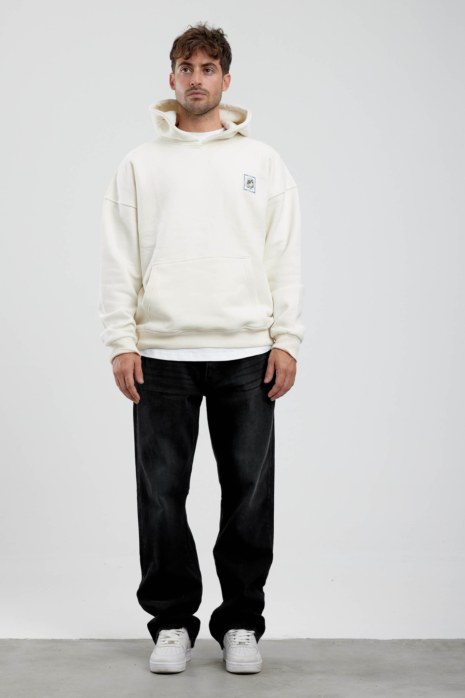 Arkası El Yazılı Ekru Kapüşonlu Sweatshirt