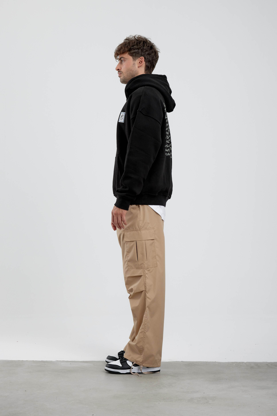 Arkası El Yazılı Siyah Kapüşonlu Sweatshirt