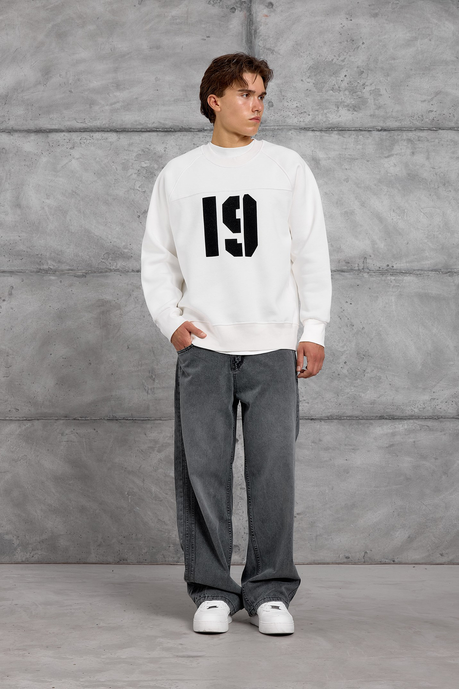 Beyaz 19 BASKILI OVERSIZE SWEATSHIRT