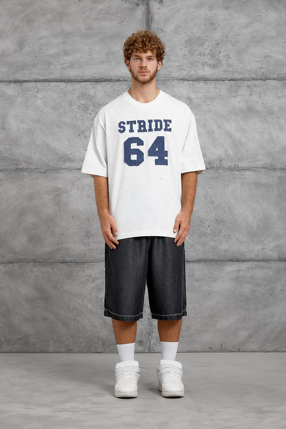 Beyaz 64 HARF BASKI YIKAMALI OVERSIZE TSHIRT