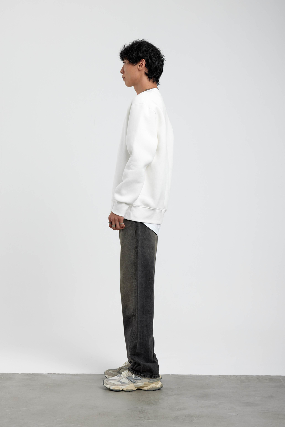 Beyaz Bisiklet Yaka Basic Şardonlu Sweatshirt