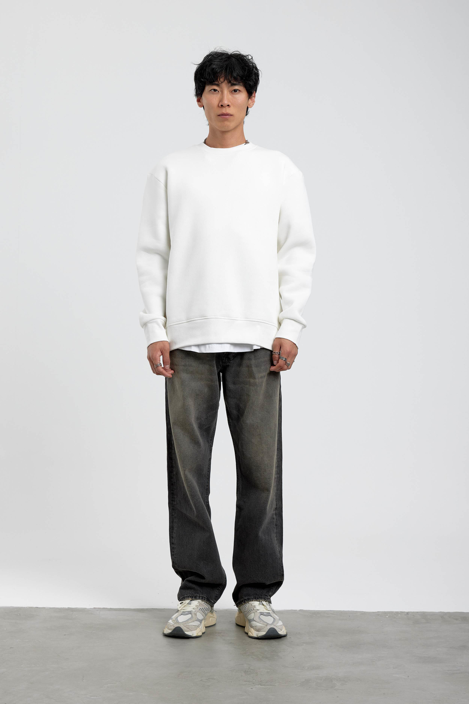 Beyaz Bisiklet Yaka Basic Şardonlu Sweatshirt