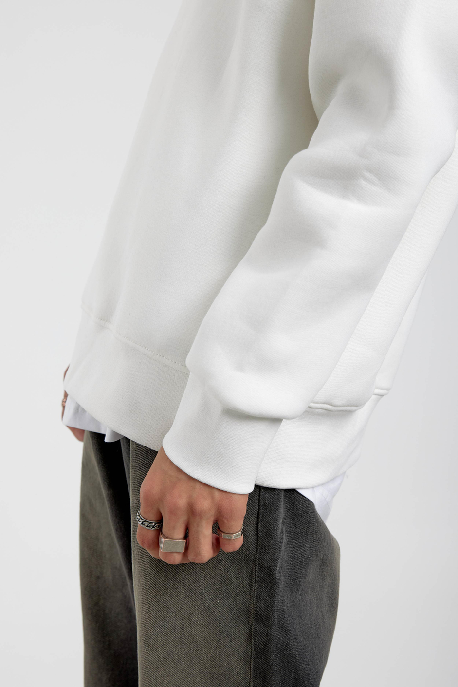 Beyaz Bisiklet Yaka Basic Şardonlu Sweatshirt