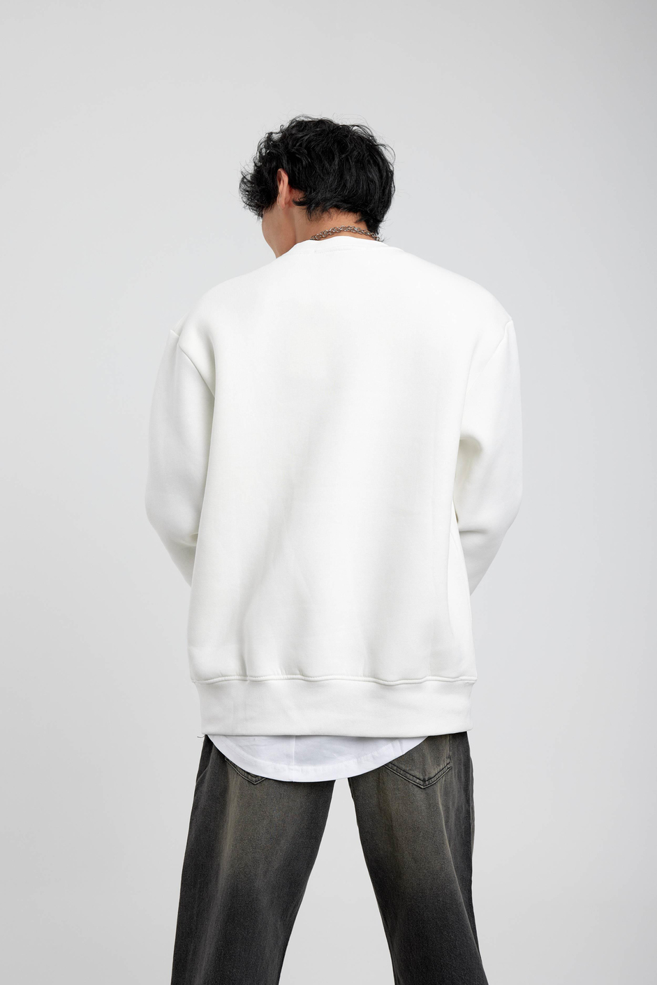 Beyaz Bisiklet Yaka Basic Şardonlu Sweatshirt