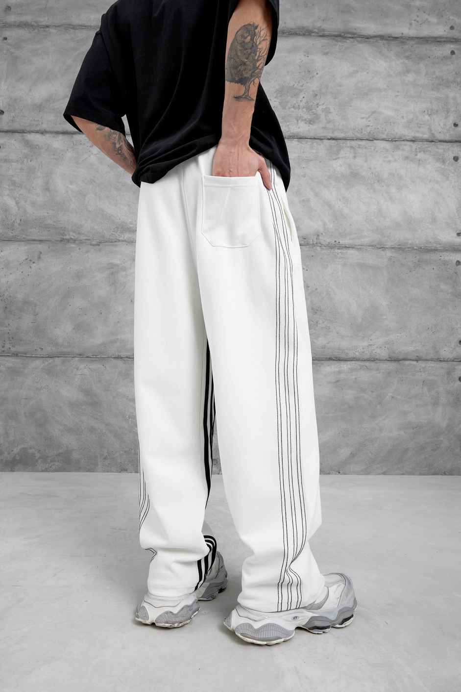 Beyaz Dikiş Detaylı Baggy Eşofman Altı