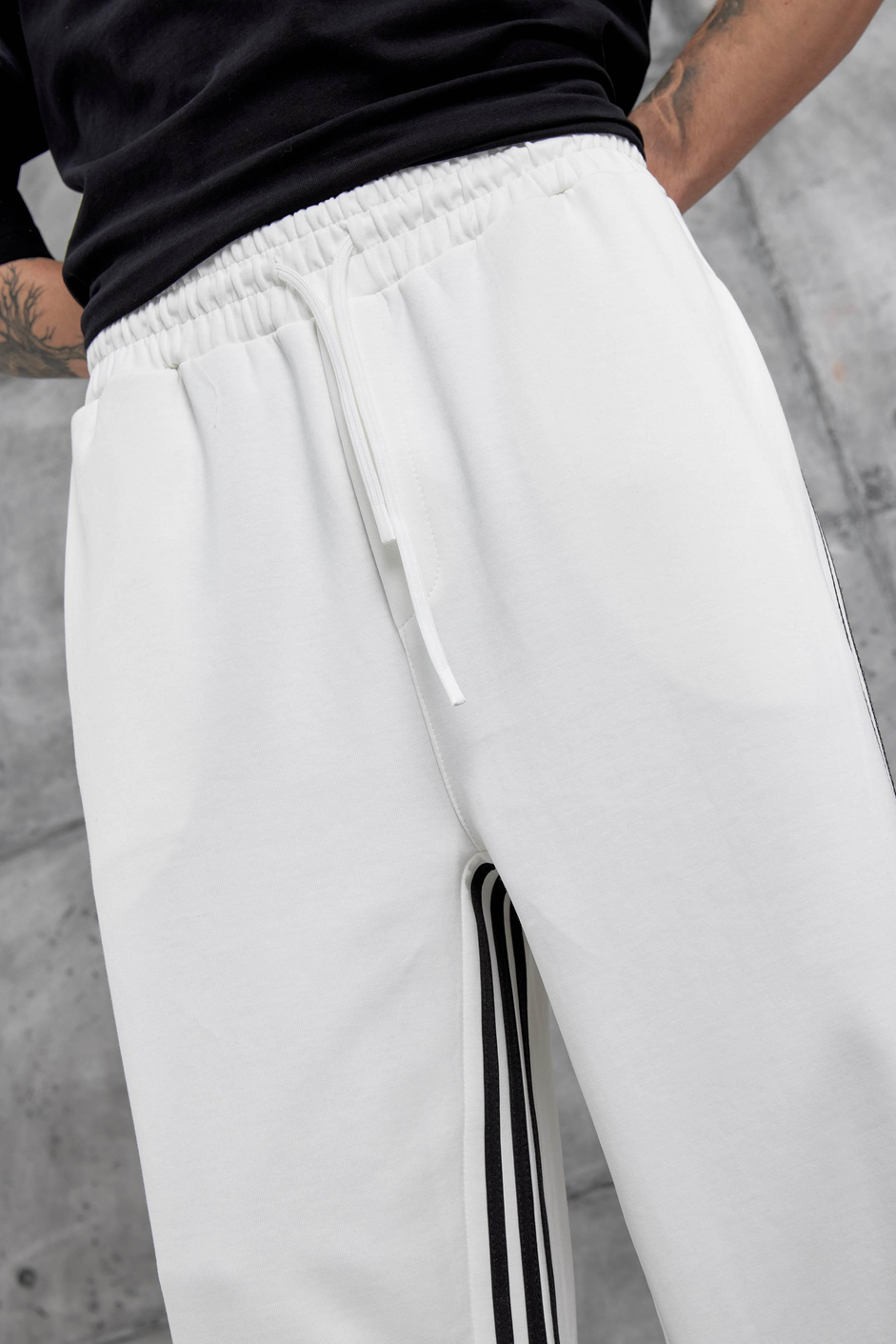 Beyaz Dikiş Detaylı Baggy Eşofman Altı