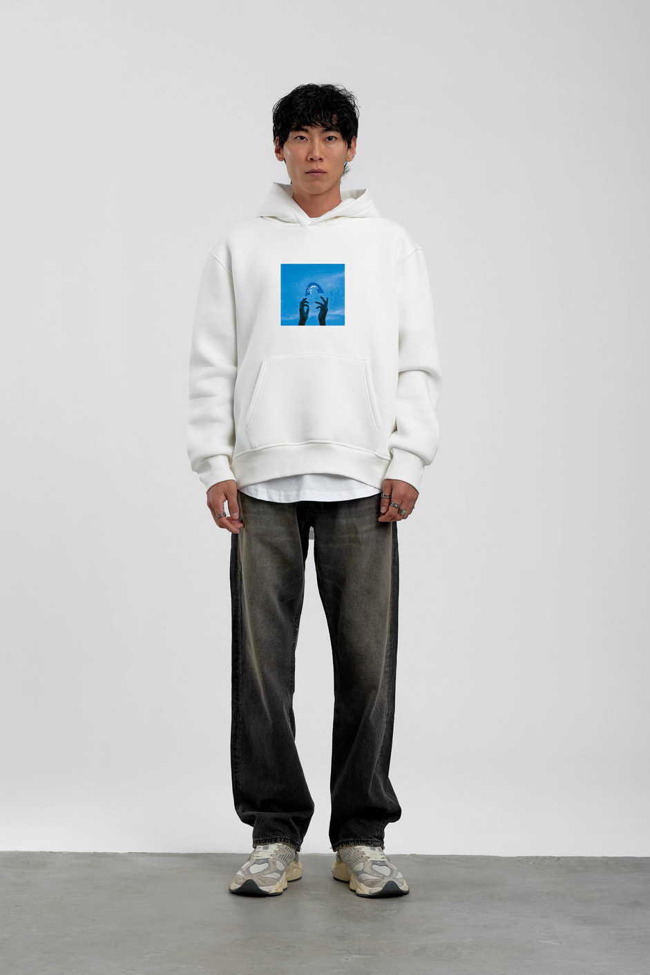 Beyaz El Baskılı Kapüşonlu Sweatshirt