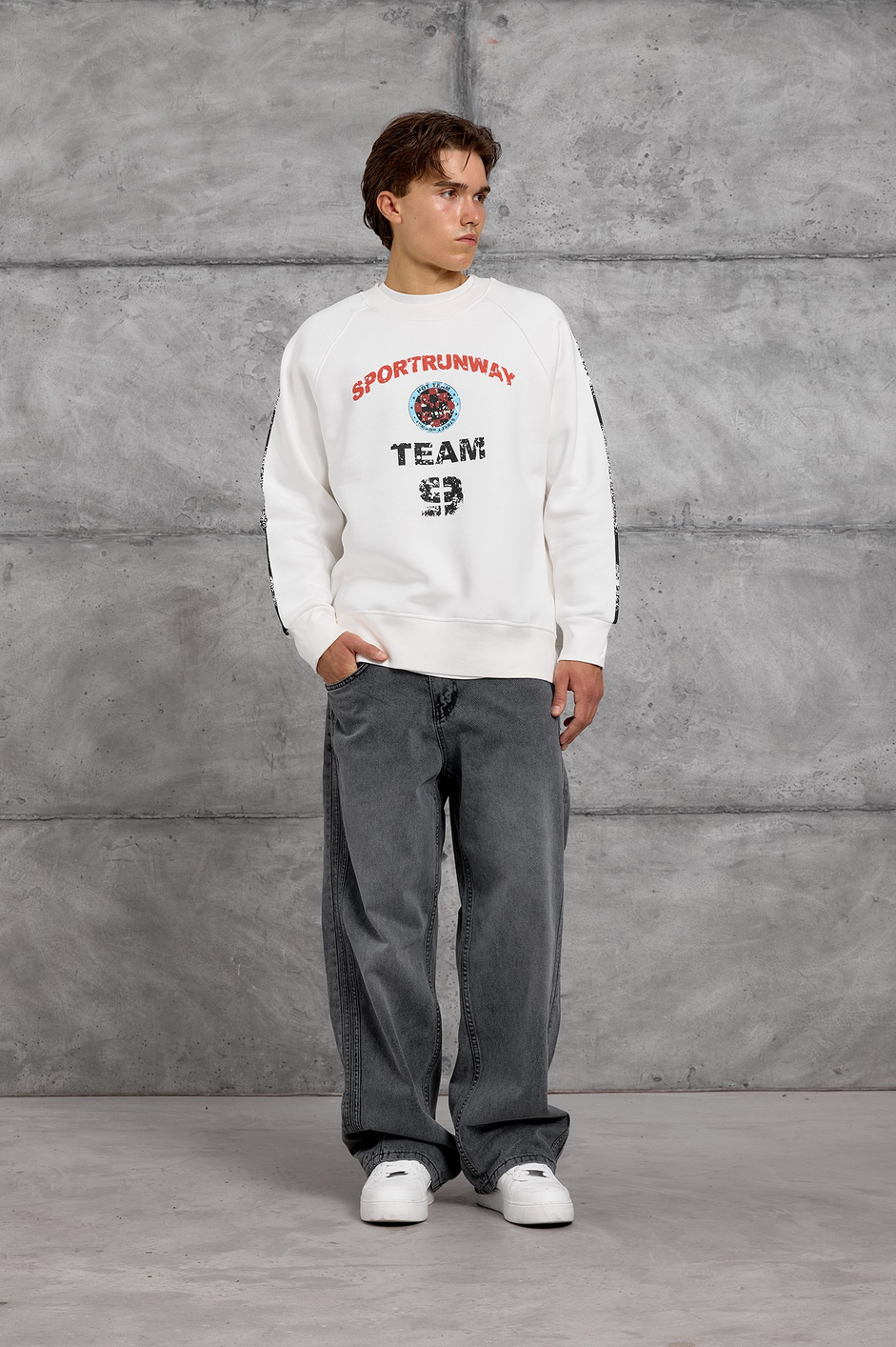 Beyaz FIRÇA BOYALI SWEATSHIRT