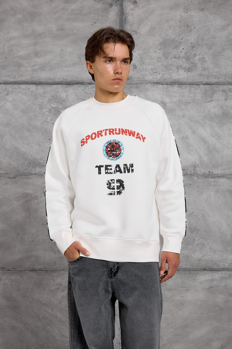 Beyaz FIRÇA BOYALI SWEATSHIRT
