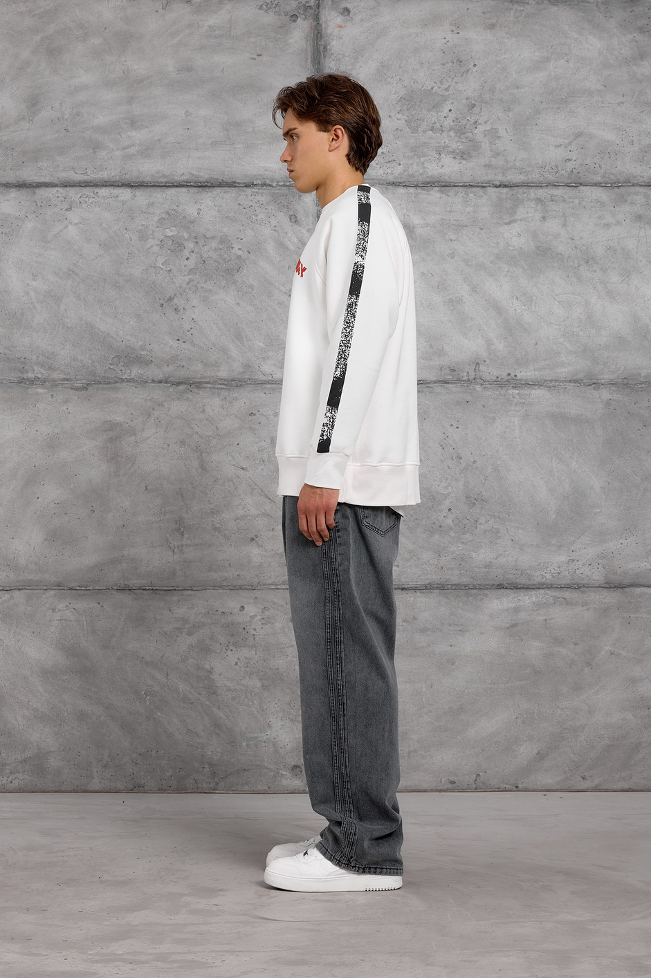 Beyaz FIRÇA BOYALI SWEATSHIRT
