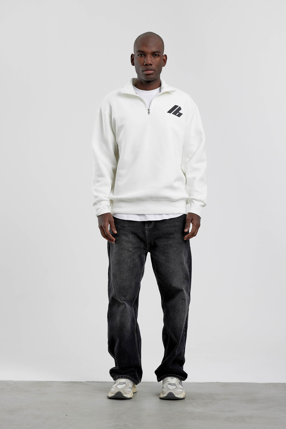 Beyaz Good Yazılı Yarım Fermuarlı Sweatshirt