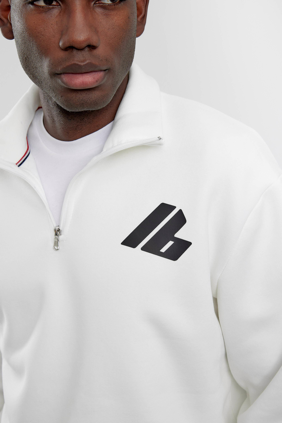 Beyaz Good Yazılı Yarım Fermuarlı Sweatshirt