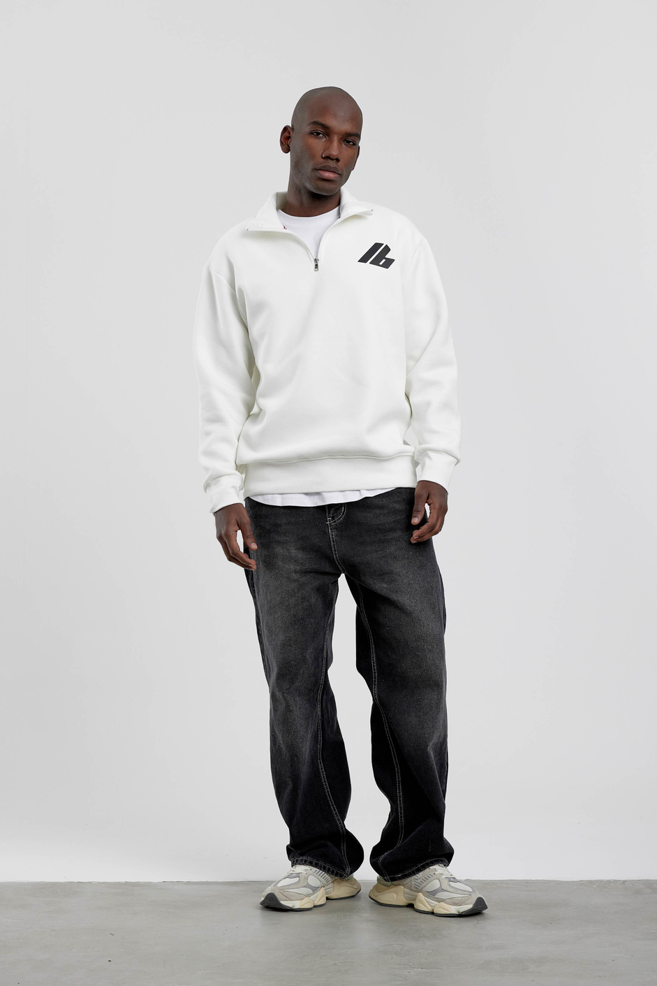 Beyaz Good Yazılı Yarım Fermuarlı Sweatshirt