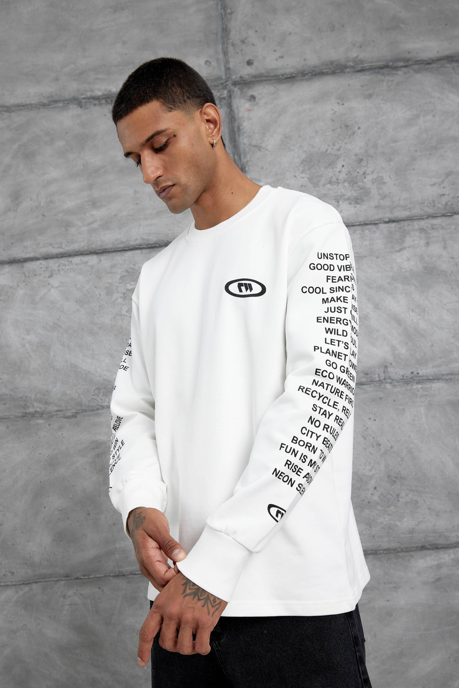 Beyaz Kolda Yazı Detaylı Oversize Sweatshirt