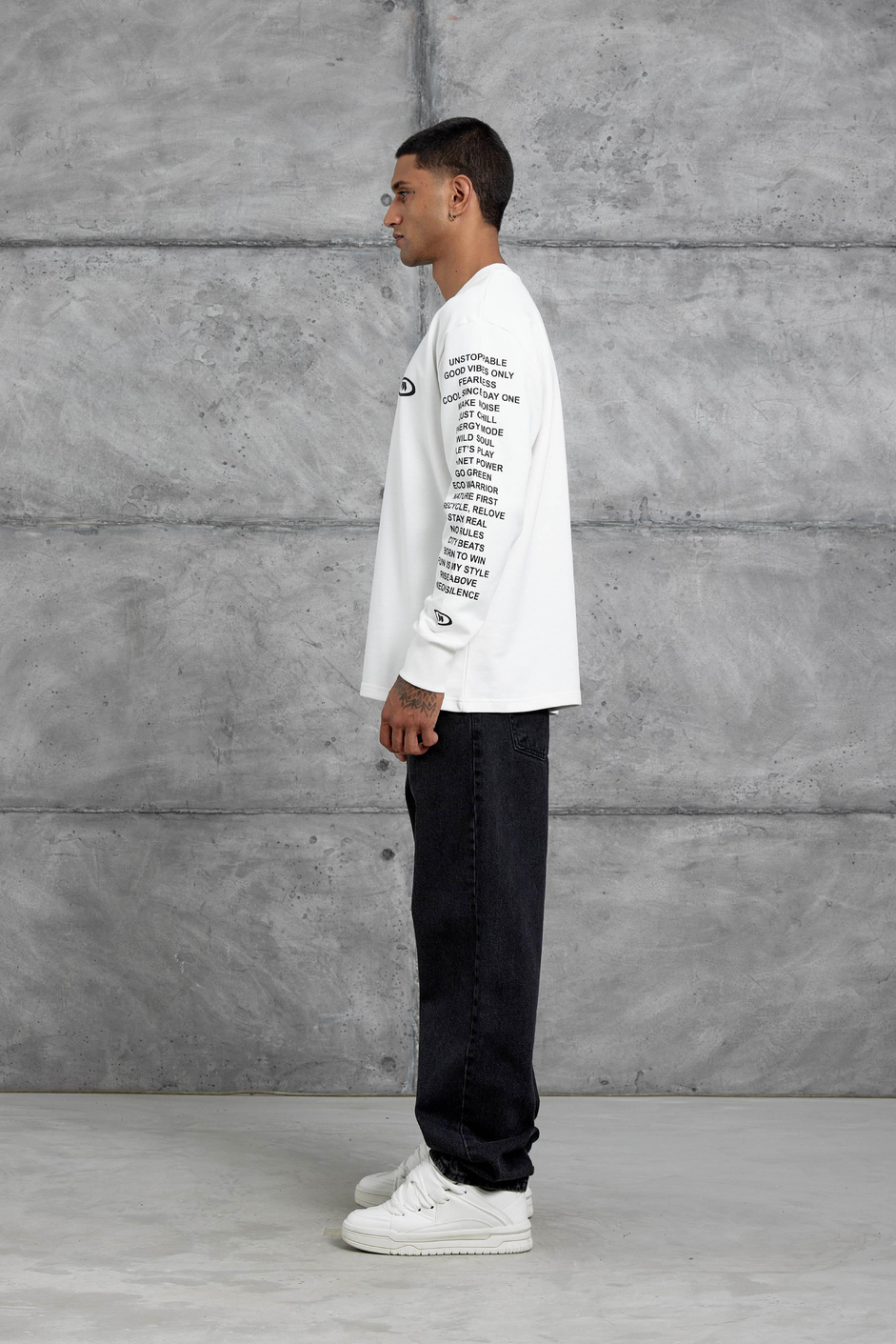 Beyaz Kolda Yazı Detaylı Oversize Sweatshirt