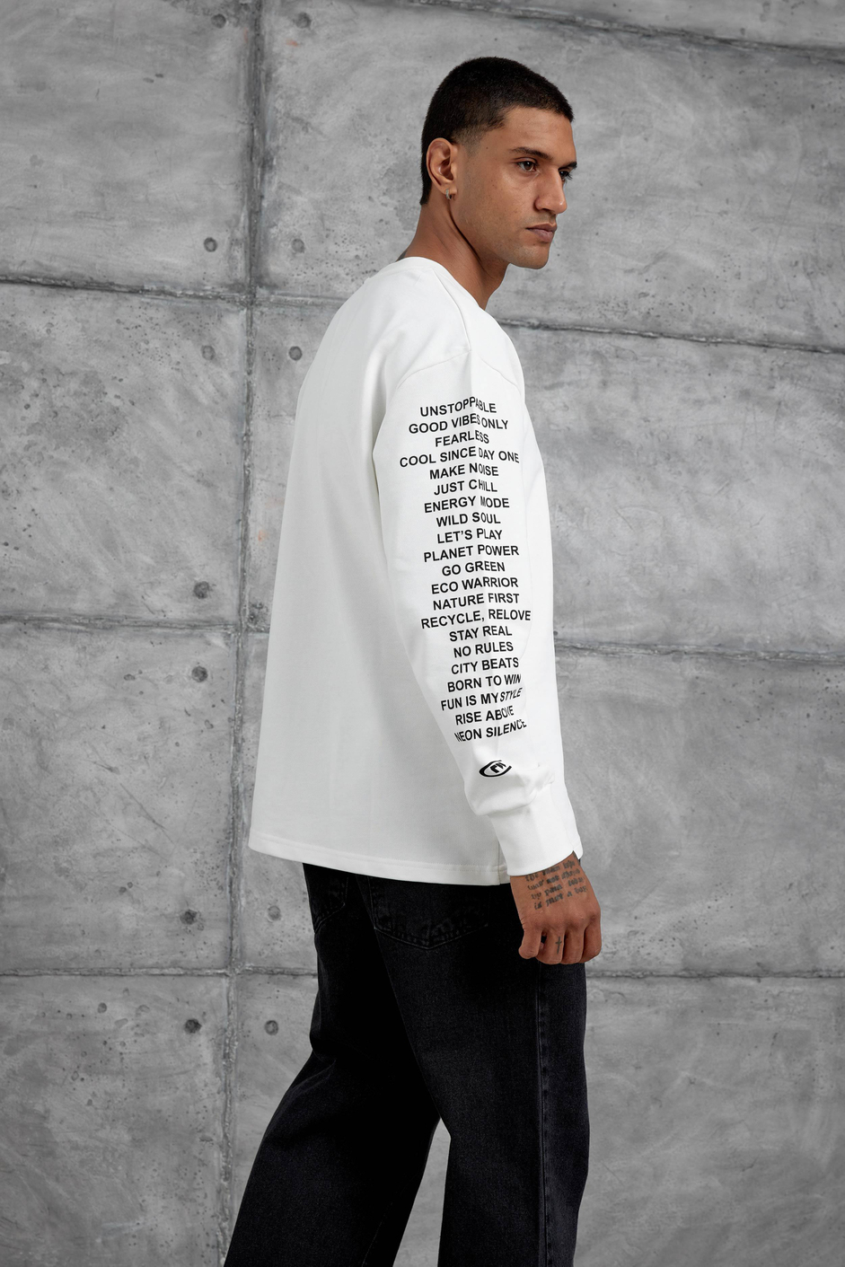 Beyaz Kolda Yazı Detaylı Oversize Sweatshirt