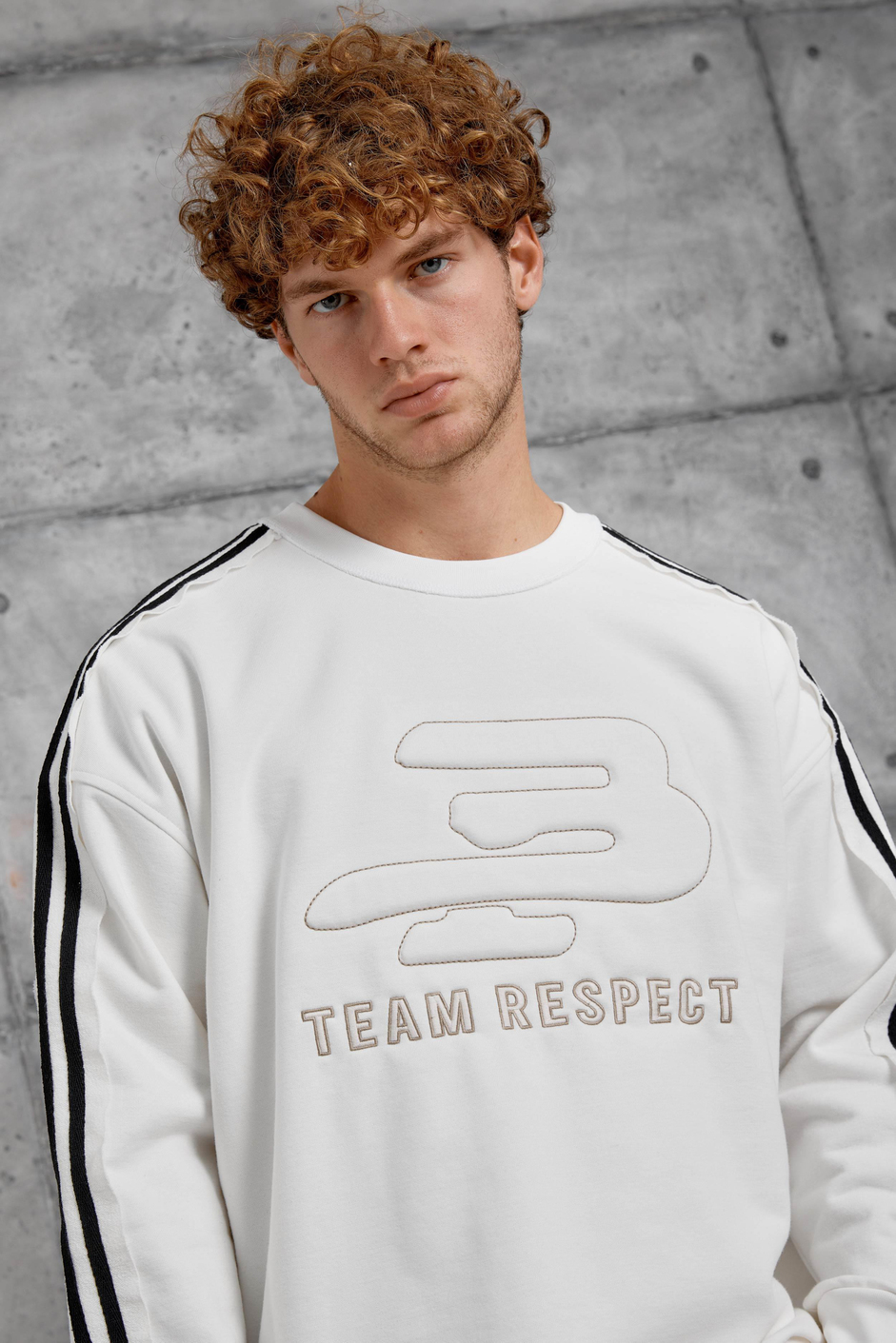 Beyaz NMRC ŞERİT DETAYLI 9 NUMARA OVERSİZE SWEATSHİRT