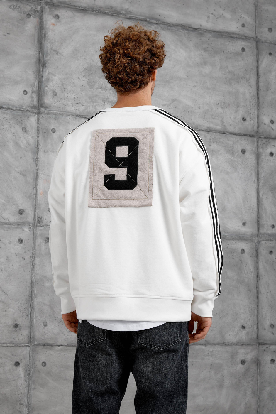 Beyaz NMRC ŞERİT DETAYLI 9 NUMARA OVERSİZE SWEATSHİRT