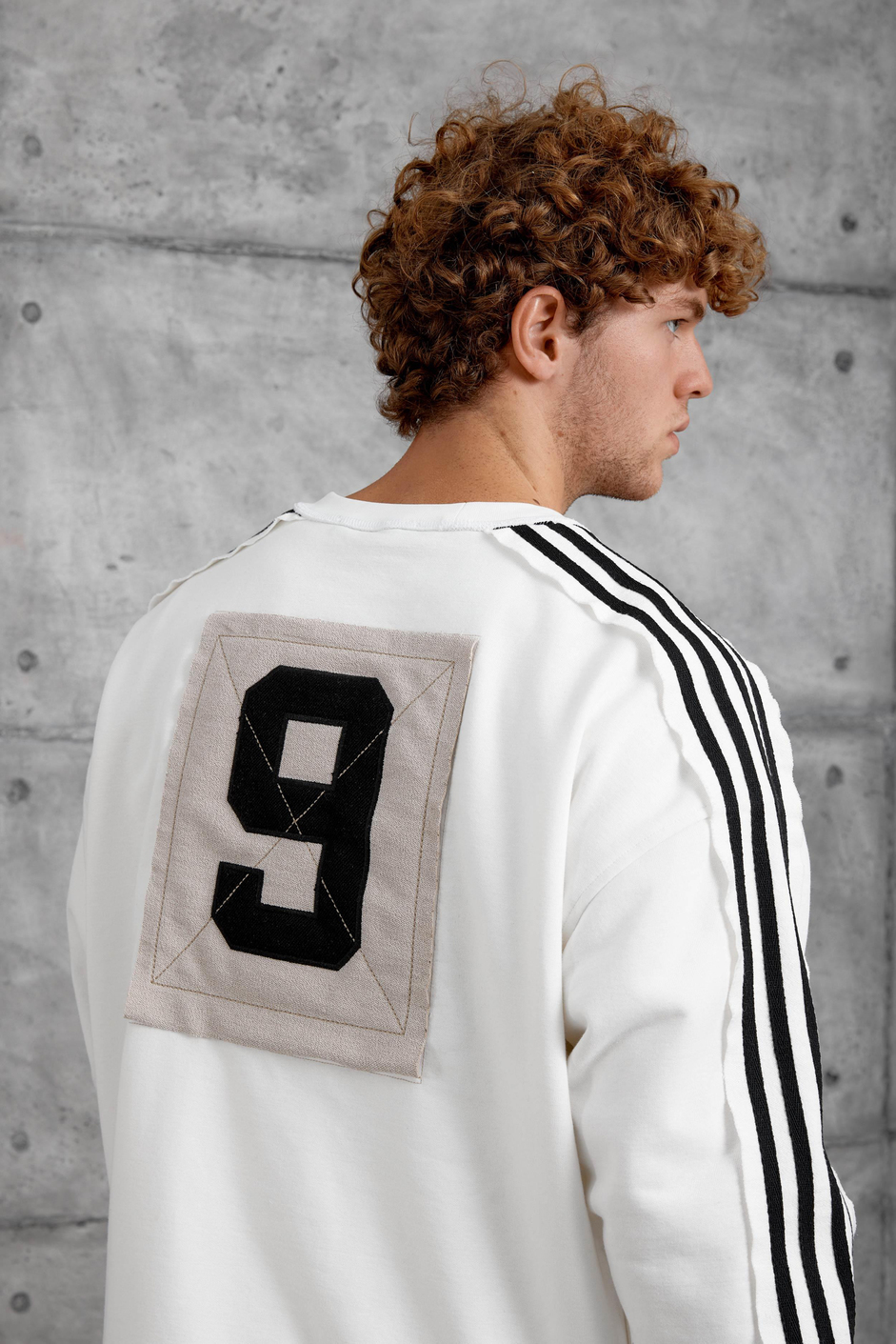 Beyaz NMRC ŞERİT DETAYLI 9 NUMARA OVERSİZE SWEATSHİRT