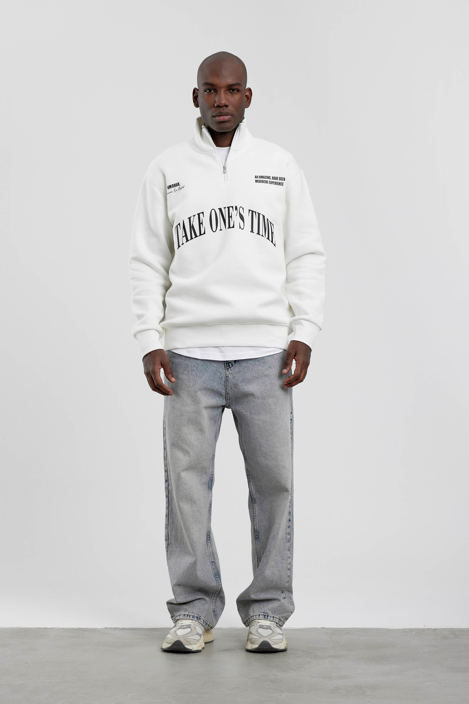 Beyaz Take Ones Time Yazılı Yarım Fermuarlı Sweatshirt