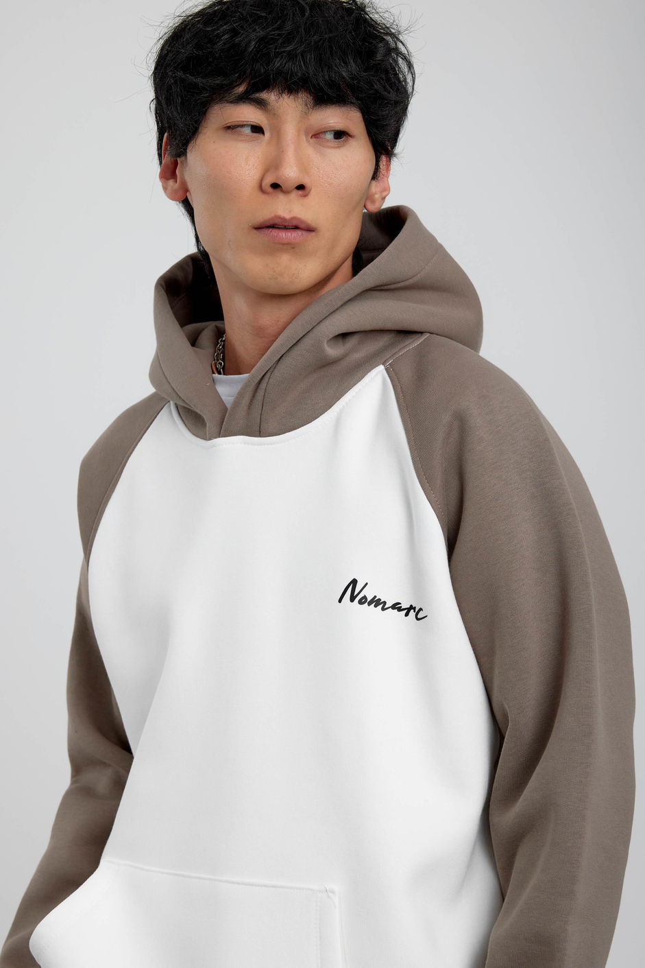 Beyaz Vizon Kollu Sweatshirt