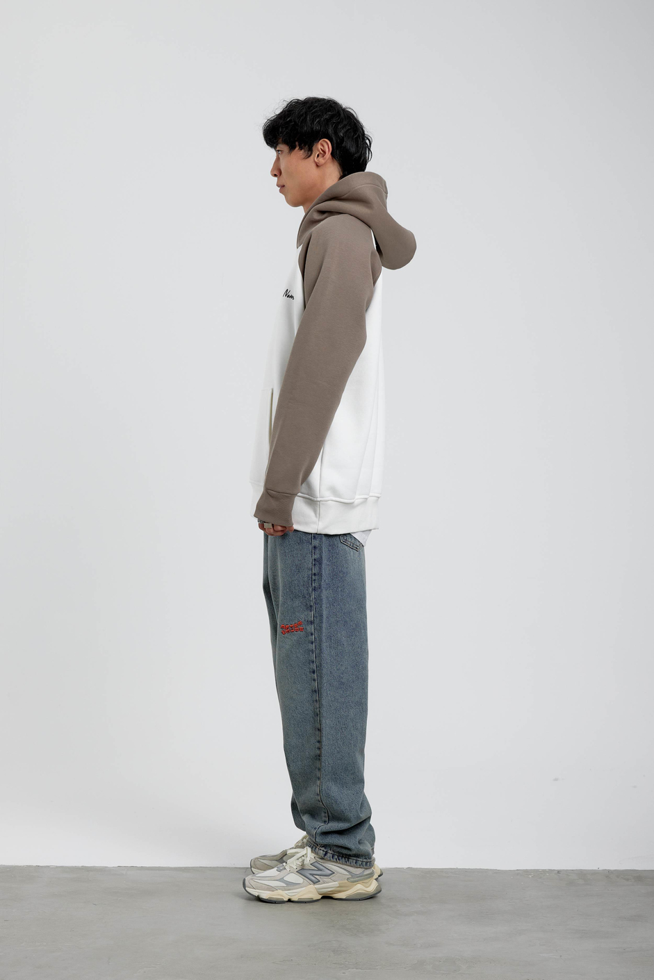 Beyaz Vizon Kollu Sweatshirt