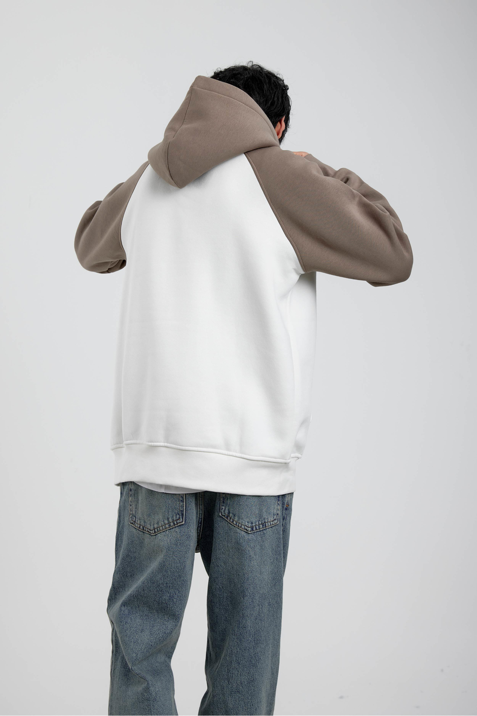 Beyaz Vizon Kollu Sweatshirt