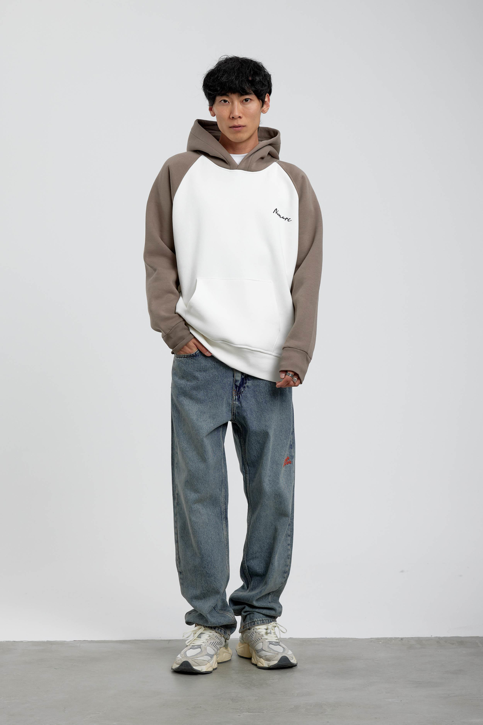 Beyaz Vizon Kollu Sweatshirt