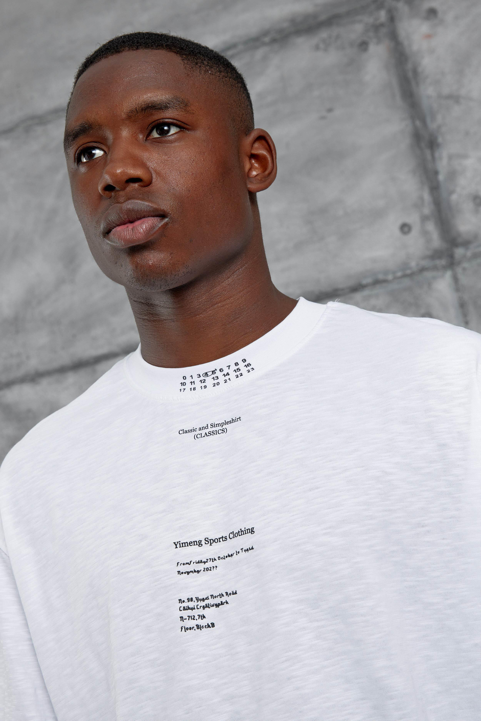 Beyaz Yakada Rakam Baskılı Oversize Tshirt