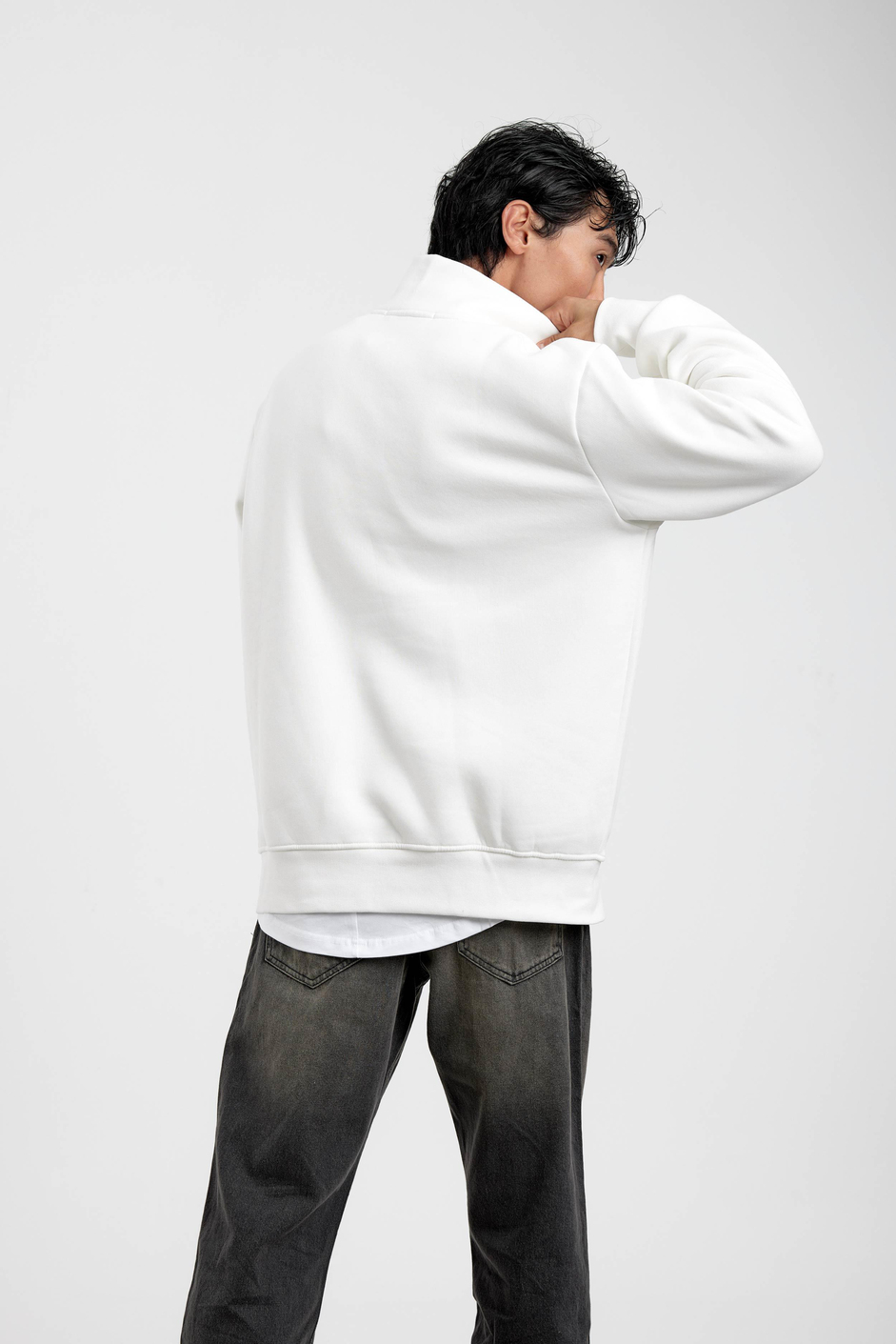 Beyaz Yakası Fermuarlı Basic Şardonlu Sweatshirt