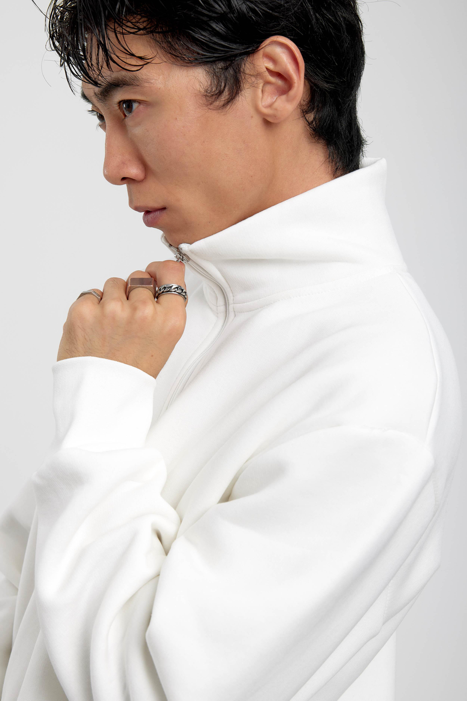 Beyaz Yakası Fermuarlı Basic Şardonlu Sweatshirt