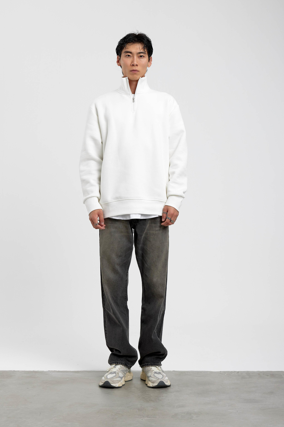 Beyaz Yakası Fermuarlı Basic Şardonlu Sweatshirt