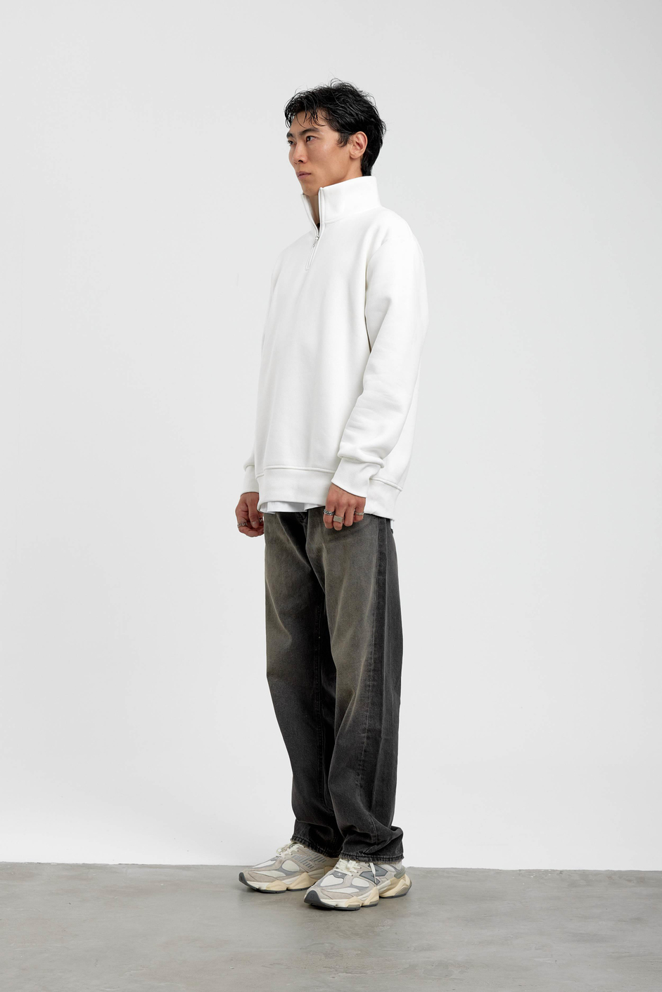 Beyaz Yakası Fermuarlı Basic Şardonlu Sweatshirt