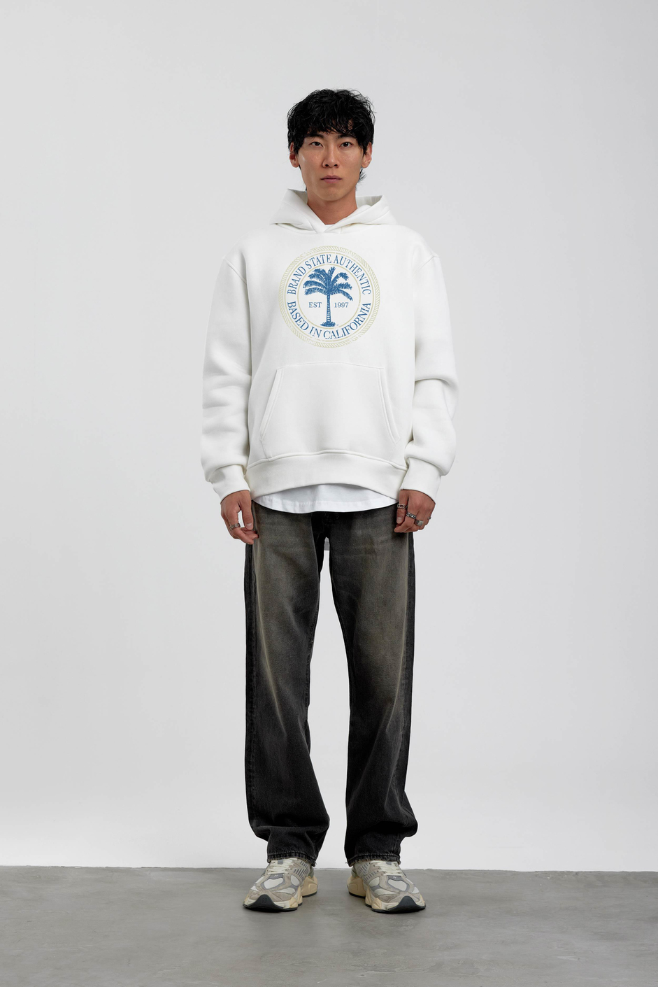 Beyaz Yazılı Palmiye Baskılı Kapüşonlu Sweatshirt