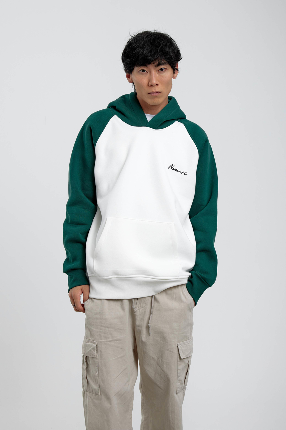 Beyaz Yeşil Kollu Kapüşonlu Sweatshirt