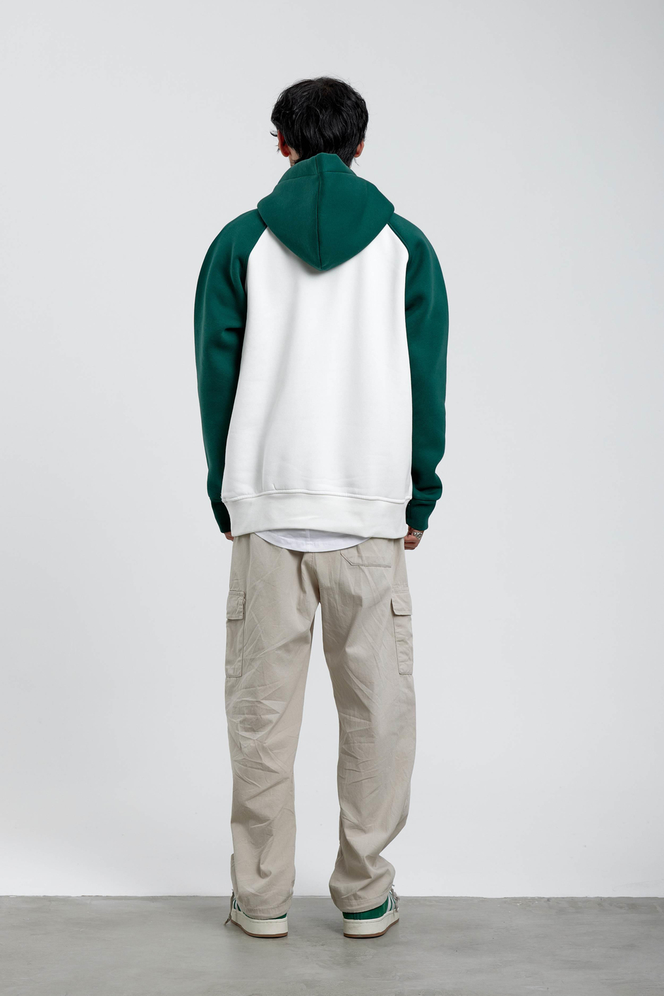 Beyaz Yeşil Kollu Kapüşonlu Sweatshirt