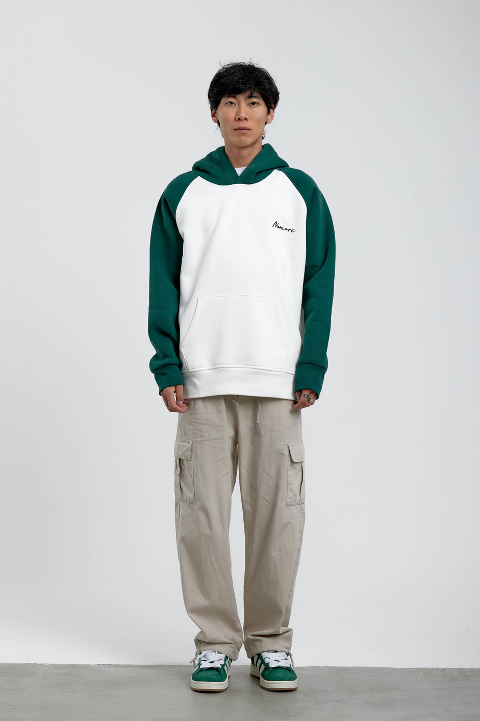 Beyaz Yeşil Kollu Kapüşonlu Sweatshirt