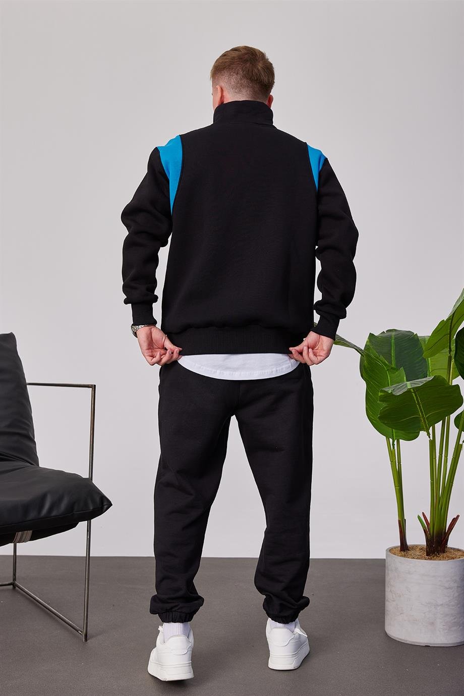 Chpions Yakası Fermuarlı Siyah Sweatshirt